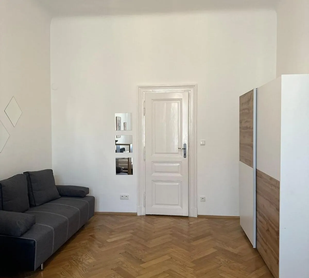 Chic Retreat On Skorepka Street Prague Apartment